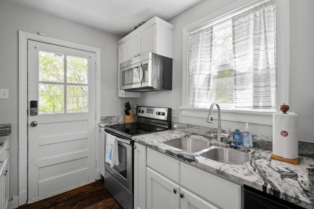 Private House + Yard Central Location To All Rva リッチモンド エクステリア 写真